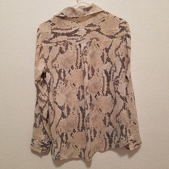 Express Women's Snakeskin Portofino Shirt size Medium - Picture 2 of 7